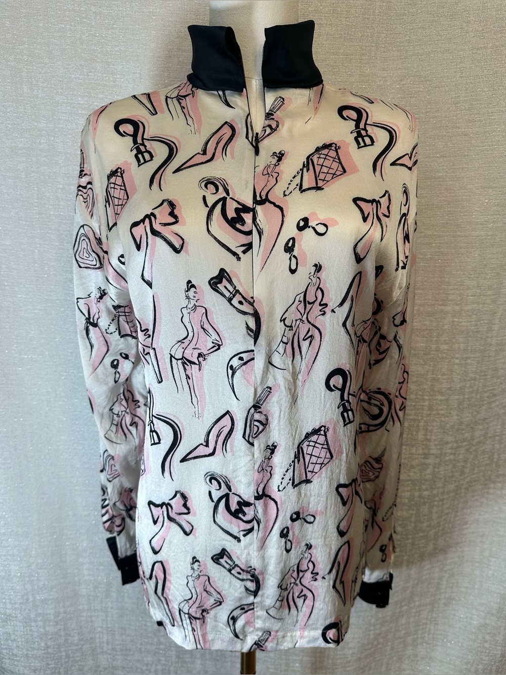 Escada Vintage Novelty Print 100% Silk Blouse, V neck Zip in Cream Pink & Black